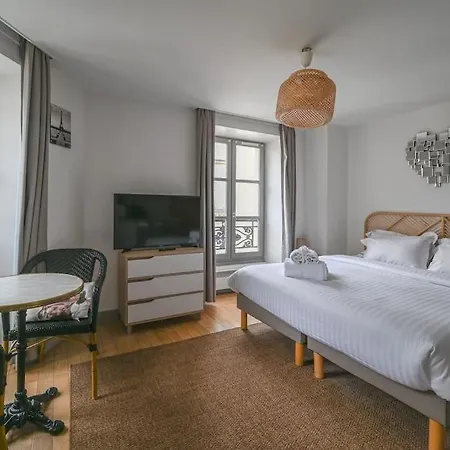 Paris, Opéra 4...so Parisian Appartement *