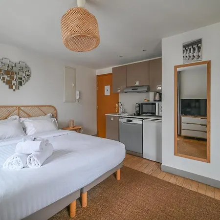 Paris, Opera 4...so Parisian Apartment *