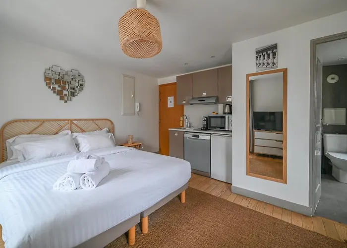 Paris, Opera 4...so Parisian Apartment *